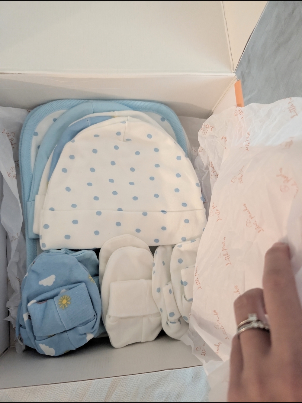 Baby Blue Newborn Hat, Mittens & Burp Cloth Set - Picture 2 of 2